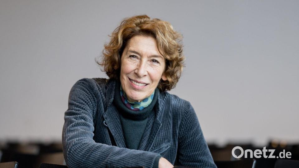 Adele Neuhauser, bekannt aus dem Wiener „Tatort“, sieht Filmschaffende in der Pflicht, Sehgewohnheiten und Gewohnheiten, rein gesellschaftlich, zu hinterfragen, wie sie der dpa erzählte. (Archivbild) Bild: Tobias Hase/dpa