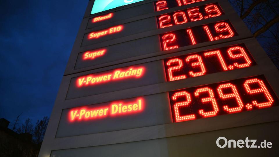 Die Bundesregierung will wegen der steigenden Spritpreise eingreifen. Bild: Katharina Kausche/dpa