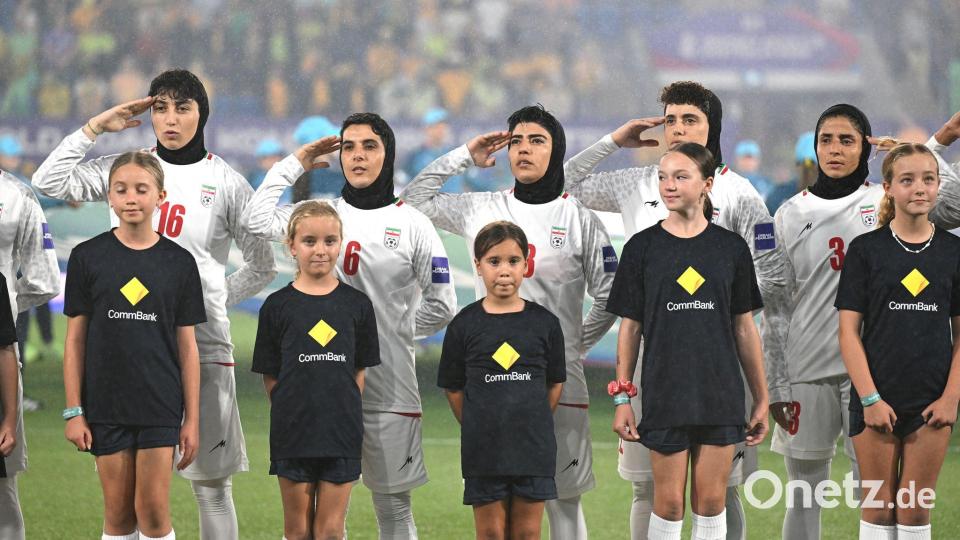 Militärgruß während des Asien Cup: Irans Fußballerinnen (Archivbild) Bild: Dave Hunt/AAP/dpa