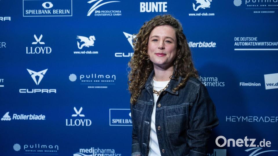 Hauptdarstellerin Klara Deutschmann sieht Gemeinsamkeiten mit ihrer Serienrolle. (Archivbild) Bild: Christophe Gateau/dpa