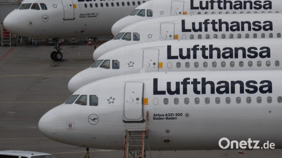 Passagiermaschinen der Lufthansa stehen auf dem Flughafen in Frankfurt. Bild: Boris Roessler/dpa