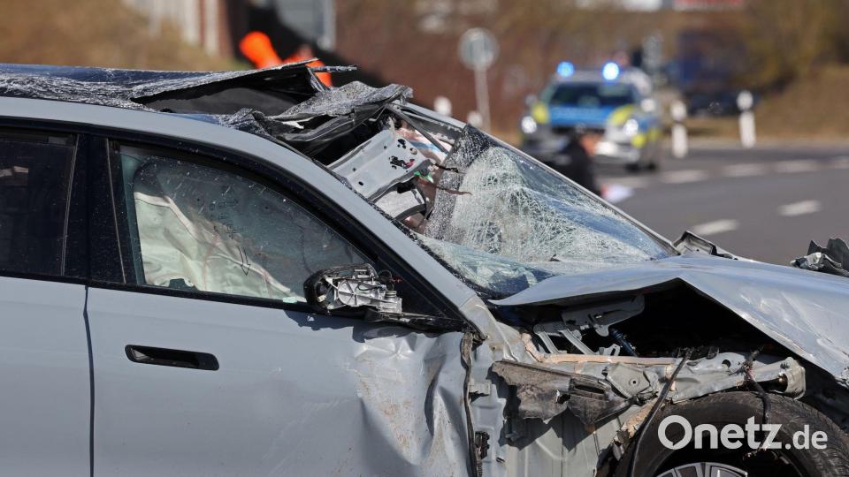 Bei dem Unfall entstand ein hoher Sachschaden. Bild: Bernd Wüstneck/dpa