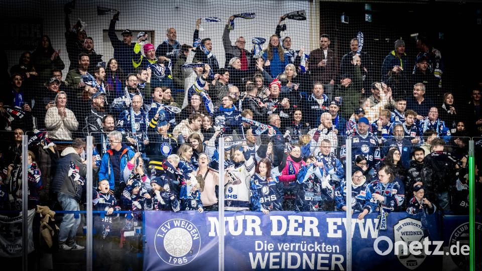 Die Fans der Blue Devils Weiden freuen sich über drei neue Spieler. Bild: Tobias Neubert