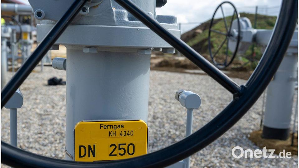 Ein Absperrventil der neuen Gastransportleitung. Bild: Stefan Puchner/dpa