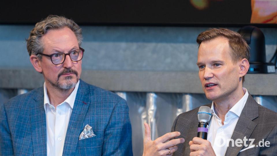 Hendrik Streeck sprach sich zuletzt für Schutzmechanismen nach FSK-Vorbild aus. Hier zusammen mit Eckart von Hirschhausen bei der Vorstellung der App „freii“. Bild: Christophe Gateau/dpa