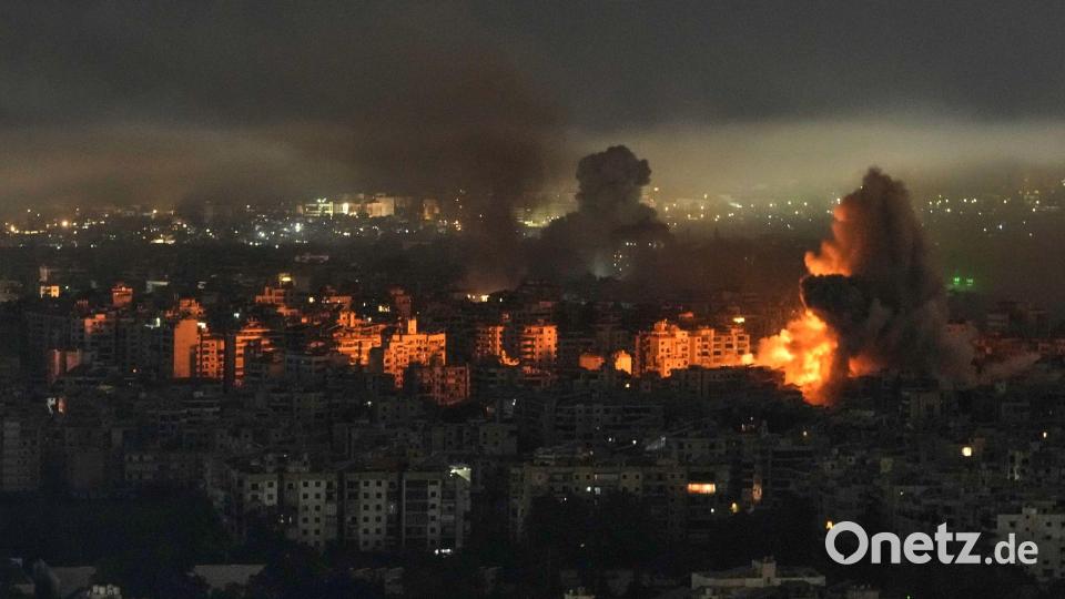 Rauch und Flammen steigen auf nach einem israelischen Luftangriff in Dahija, den südlichen Vororten von Beirut. Bild: Bilal Hussein/AP/dpa