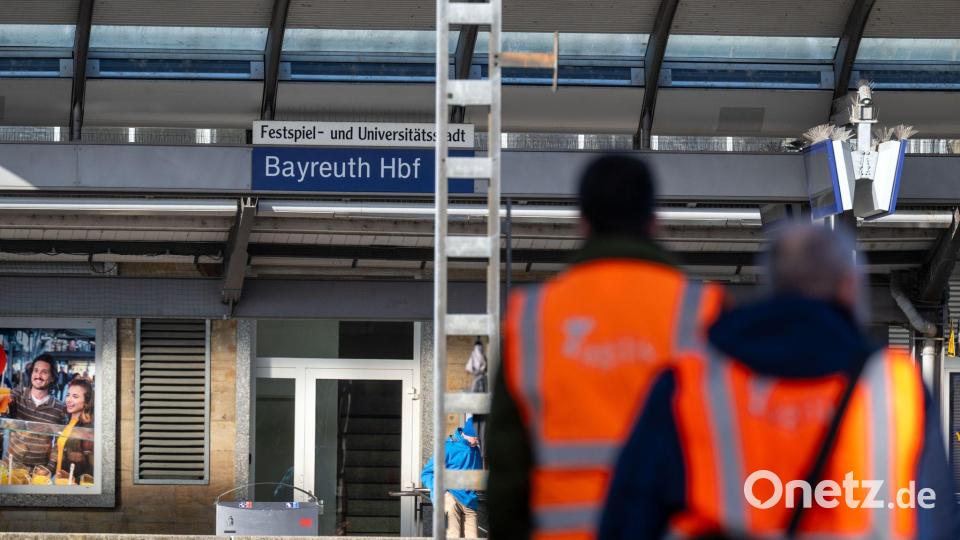 Der Zugverkehr in Bayreuth konnte in den Morgenstunden wieder aufgenommen werden. Bild: Pia Bayer/dpa