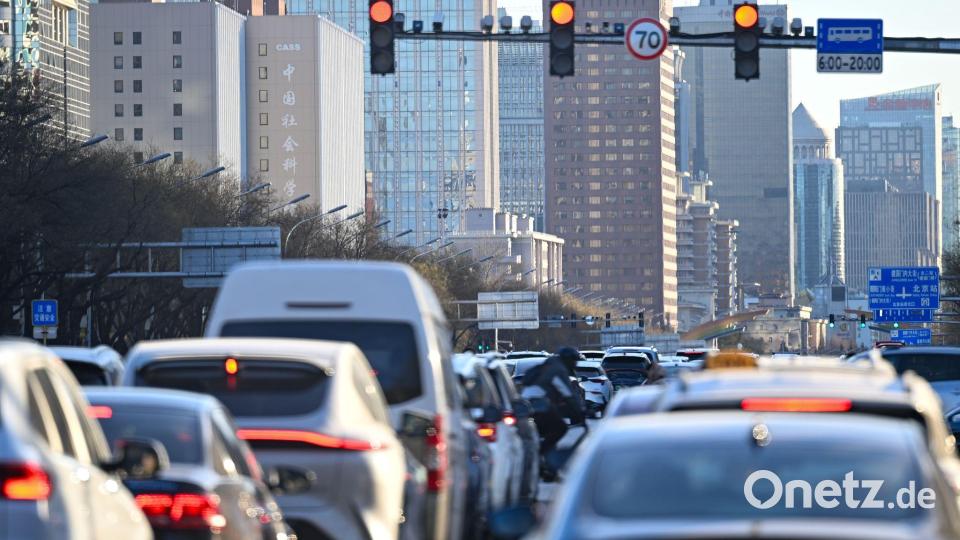 Der chinesische Automarkt ist für die deutschen Hersteller schwierig geworden, doch die Talsohle könnte erreicht sein. (Archivbild) Bild: Soeren Stache/dpa