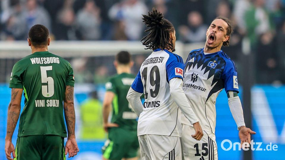 Fehlt gegen Köln: HSV-Profi Yussuf Poulsen (r). (Archivbild) Bild: Andreas Gora/dpa