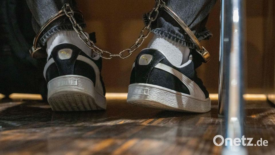 Vier der Angeklagten sollen ein schwules Paar zusammengeschlagen haben. (Archivbild) Bild: Stefan Puchner/dpa