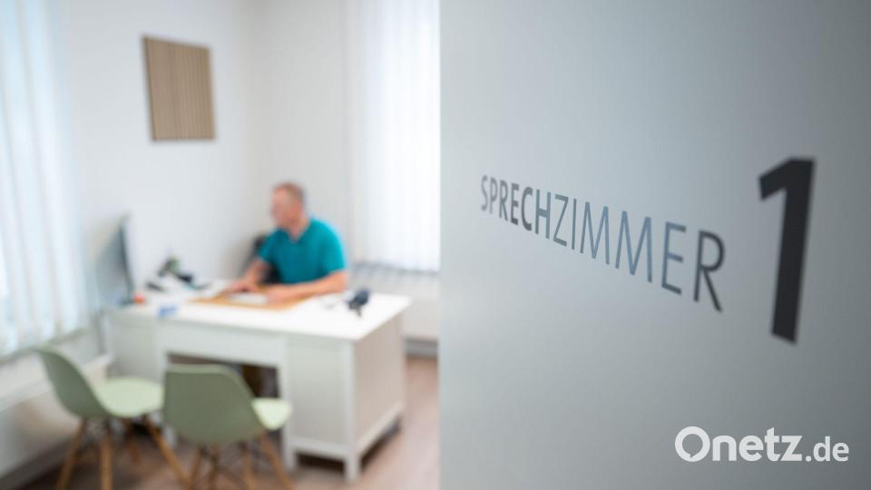 Die Zahl der Ärztinnen und Ärzte ist 2025 weiter gestiegen. (Archivbild) Bild: Sebastian Kahnert/dpa