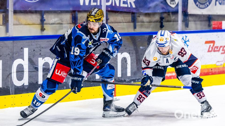 Alex-Olivier Voyer (links) bleibt bei den Blue Devils Weiden. Bild: Tobias Neubert