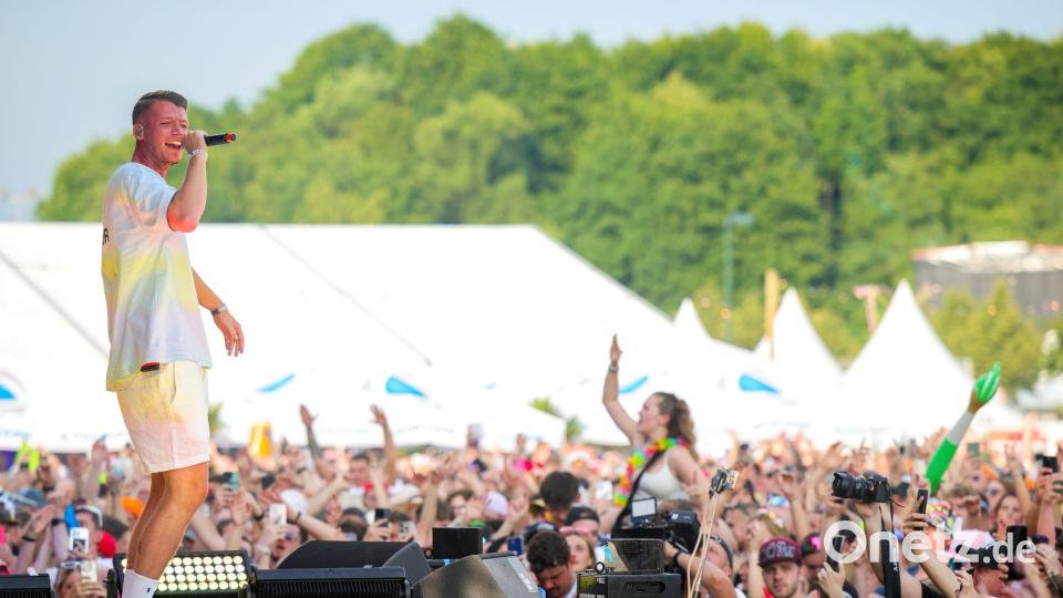 Ab jetzt wieder auf der Bühne: Julian Sommer. Bild: Christoph Reichwein/dpa