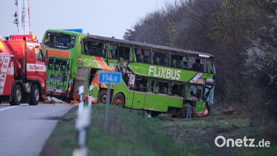 Tödlicher Busunfall auf der A9 bei Leipzig. (Archivbild) Bild: Sebastian Willnow/dpa