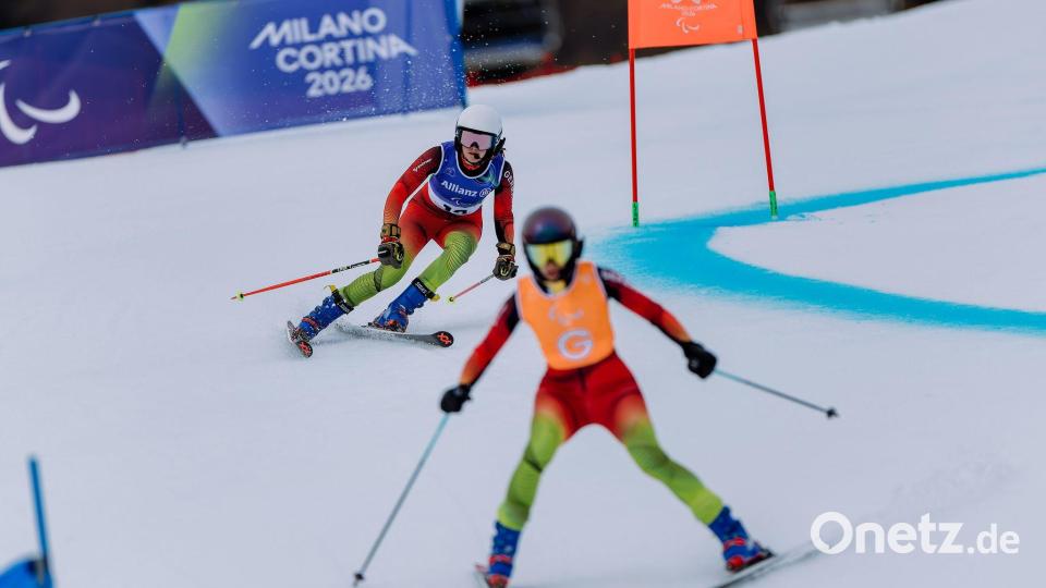 Im Duett bergab: Johanna Holzmann (vorn) und Maya Fügenschuh. Bild: Philipp von Ditfurth/dpa