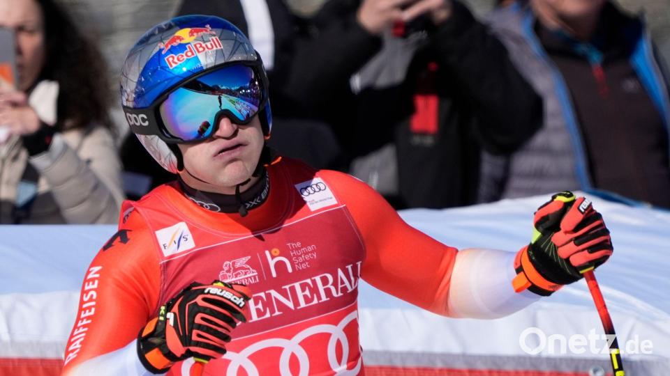 Kann im Ziel erleichtert durchpusten: Ski-Ass Odermatt nach der Abfahrt von Courchevel. Bild: Giovanni Auletta/AP/dpa