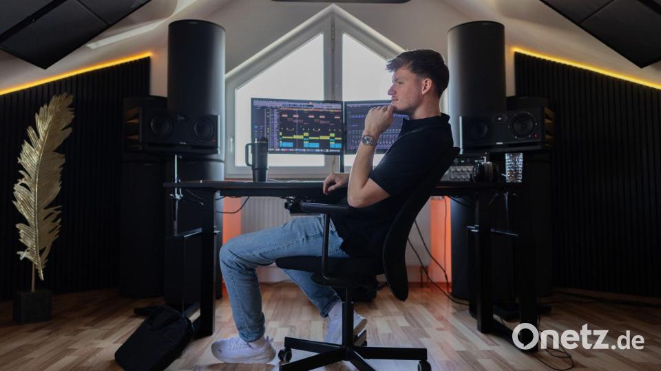 Julian Sommer genießt die Stille der Vulkaneifel. Bild: Rolf Vennenbernd/dpa