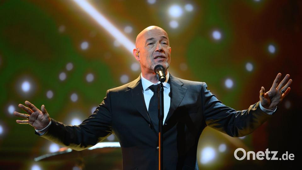 Der Graf singt unter anderem über KI und die Liebe zu seiner Frau. (Archivbild) Bild: Hendrik Schmidt/dpa