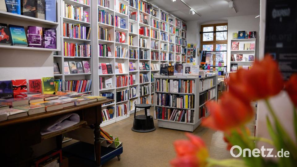 Auch die Buchhandlung „Zur schwankenden Weltkugel“ in Berlin wurde von der Preisliste gestrichen (Archivbild). Bild: Bernd von Jutrczenka/dpa