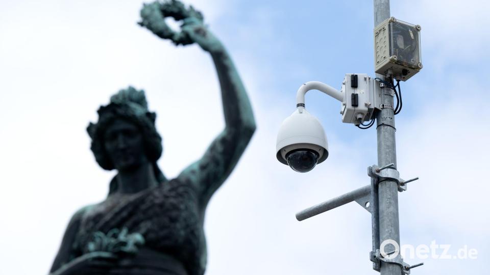 Videoüberwachung ist schon lange Alltag in Bayern – die Zahl der Kameras ist deutlich gestiegen in den vergangenen Jahren. (Symbolbild) Bild: Sven Hoppe/dpa