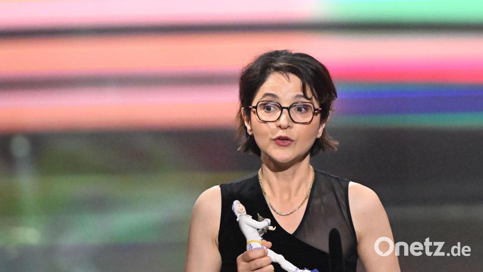 Ayse Polat wurde für den Film mehrfach ausgezeichnet - hier etwa beim Bayerischen Filmpreis. (Archivbild) Bild: Felix Hörhager/dpa