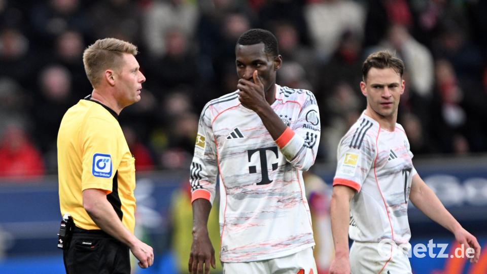 Turbulentes Spiel in Leverkusen: Bayern-Stürmer Nicolas Jackson (M) sah die Rote Karte. Bild: Federico Gambarini/dpa