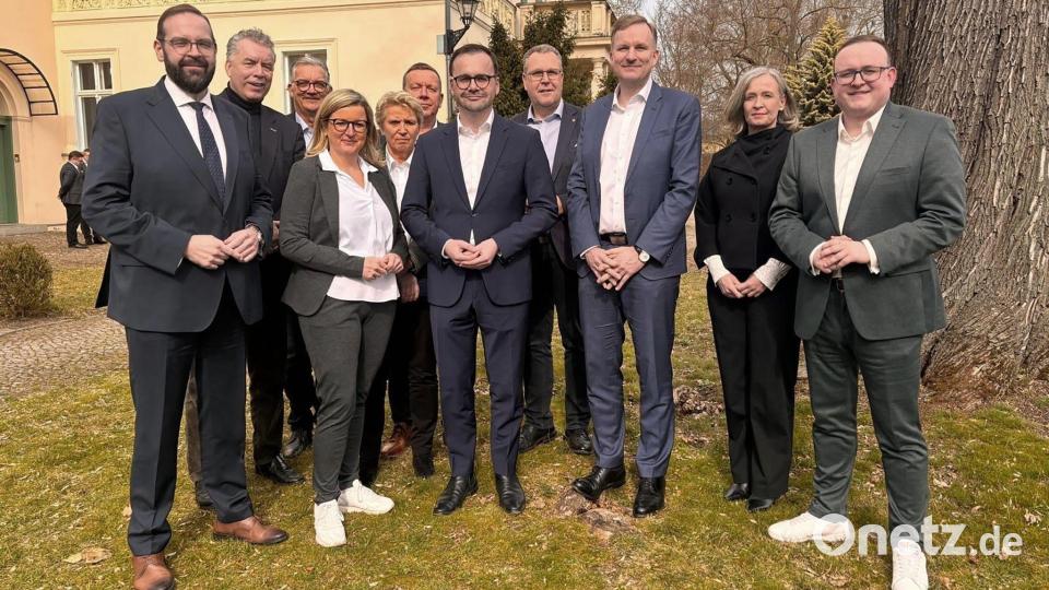 Für die Brandenburger CDU kommen Jan Redmann als Innenminister, Martina Klement als Wirtschaftsministerin und Gordon Hoffmann als Bildungsminister ins künftige Kabinett. Bild: Martin Burmeister/CDU Brandenburg/dpa