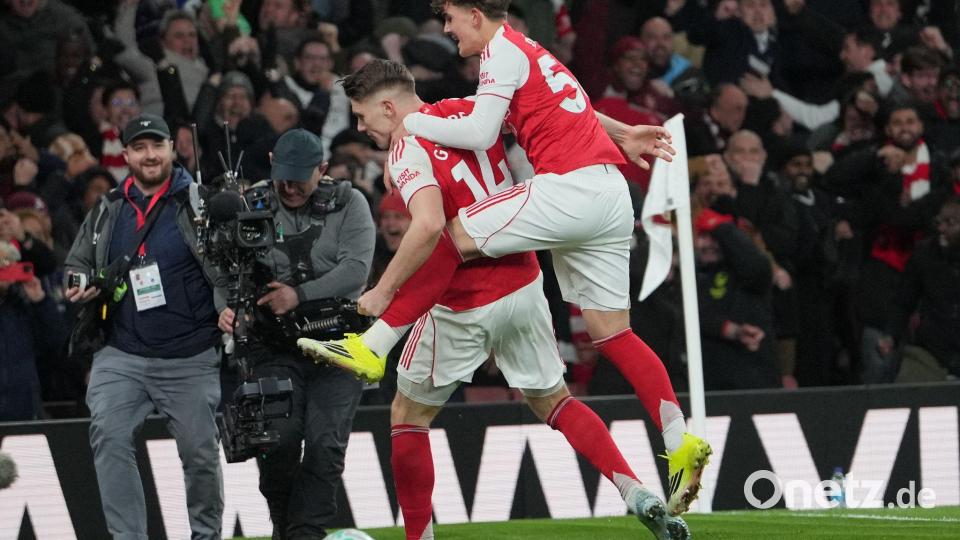 Die beiden Torschützen des FC Arsenal: Viktor Gyökeres (l) und der erst 16-jährige Max Dowman. Bild: Kin Cheung/AP/dpa