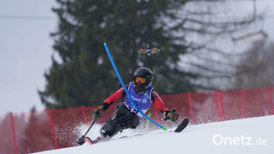 Dynamisch im Stangenwald: Anna-Lena Forster. Bild: Evgeniy Maloletka/AP/dpa