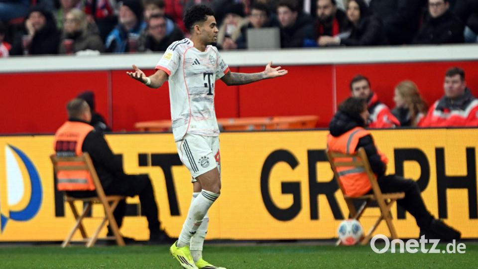 Haderte mit seinem Platzverweis: Luis Diaz. Bild: Federico Gambarini/dpa