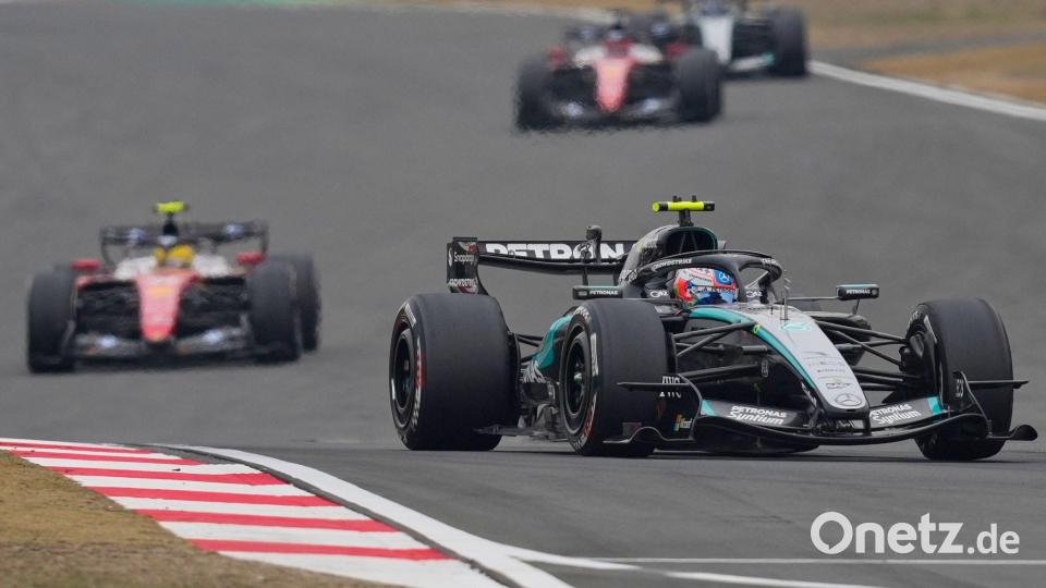 Erst Pole, dann auch Sieg: Kimi Antonelli genießt sein Shanghai-Wochenende. Bild: Vincent Thian/AP/dpa