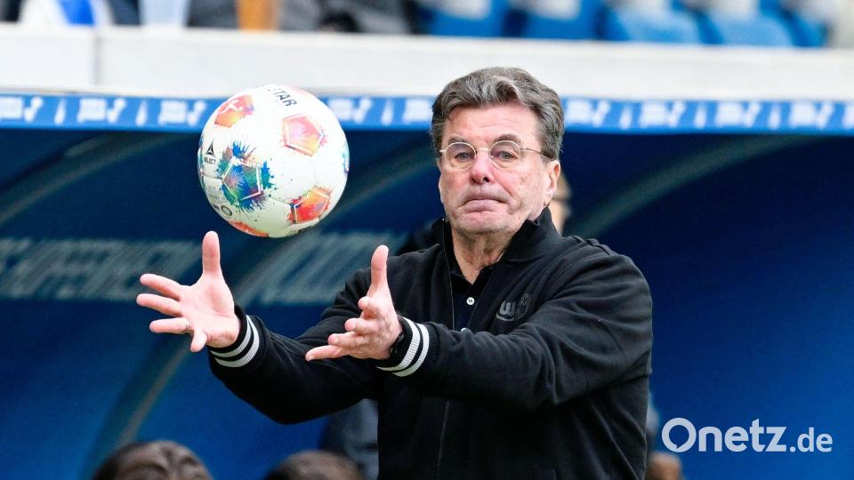 Dieter Hecking war mit dem Punktgewinn zufrieden. Bild: Uwe Anspach/dpa