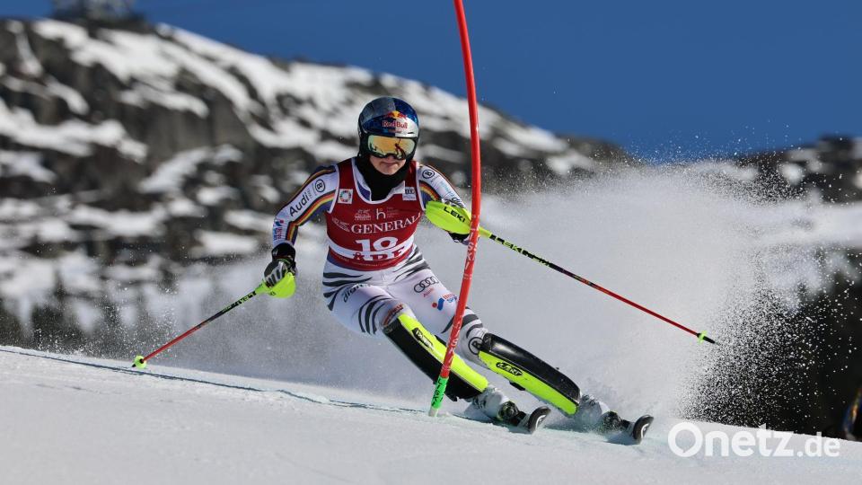 Emma Aicher darf weiter vom Gesamtweltcup träumen. Bild: Marco Trovati/AP/dpa