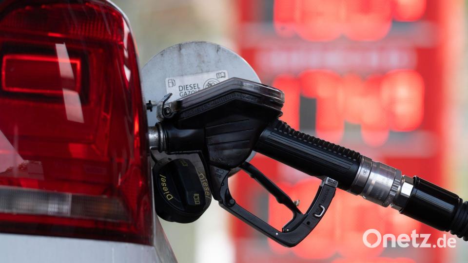 „Abzocke“ an der Tankstelle? Die Regierung will Maßnahmen ergreifen. Bild: Sebastian Kahnert/dpa