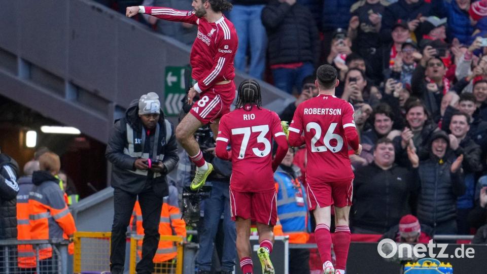 Der frühere Leipziger Dominik Szoboszlai erzielte das Tor für Liverpool per Freistoß. Bild: Jon Super/AP/dpa
