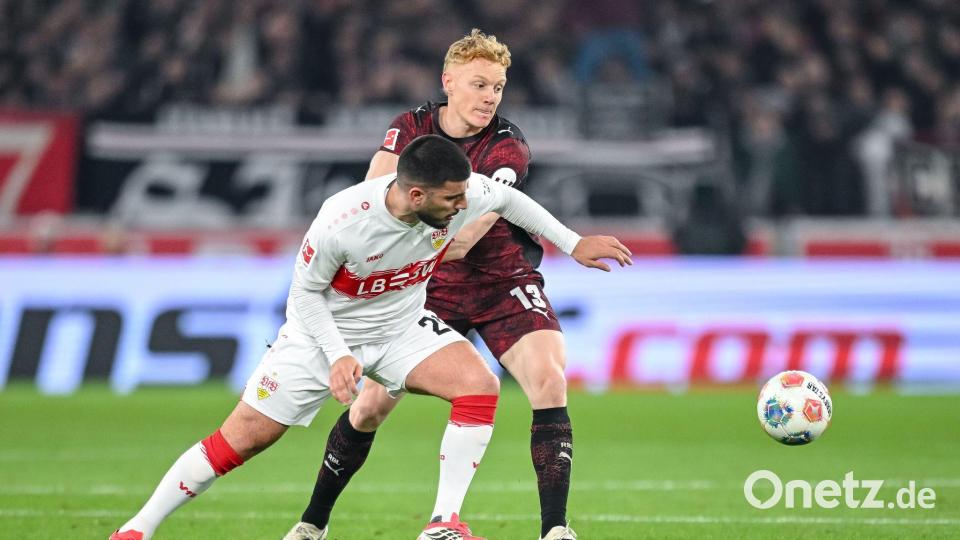 Hier geblieben: Leipzigs Nicolas Seiwald (r) verfolgt VfB-Stürmer Deniz Undav, der nach der Pause trifft. Bild: Harry Langer/dpa