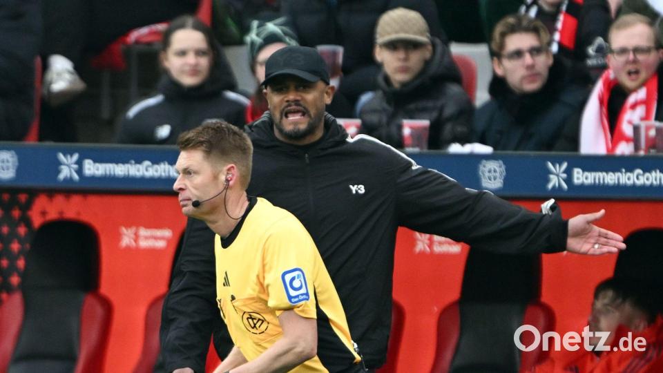 Schiedsrichter Christian Dingert zog sich in Leverkusen den Zorn der Bayern zu. Bild: Federico Gambarini/dpa
