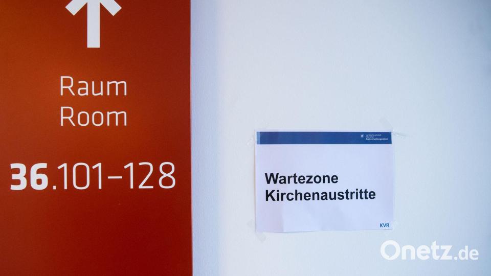 Die katholischen Bistümer und die evangelische Landeskirche haben ihre Austrittszahlen veröffentlicht. (Symbolbild) Bild: Sven Hoppe/dpa