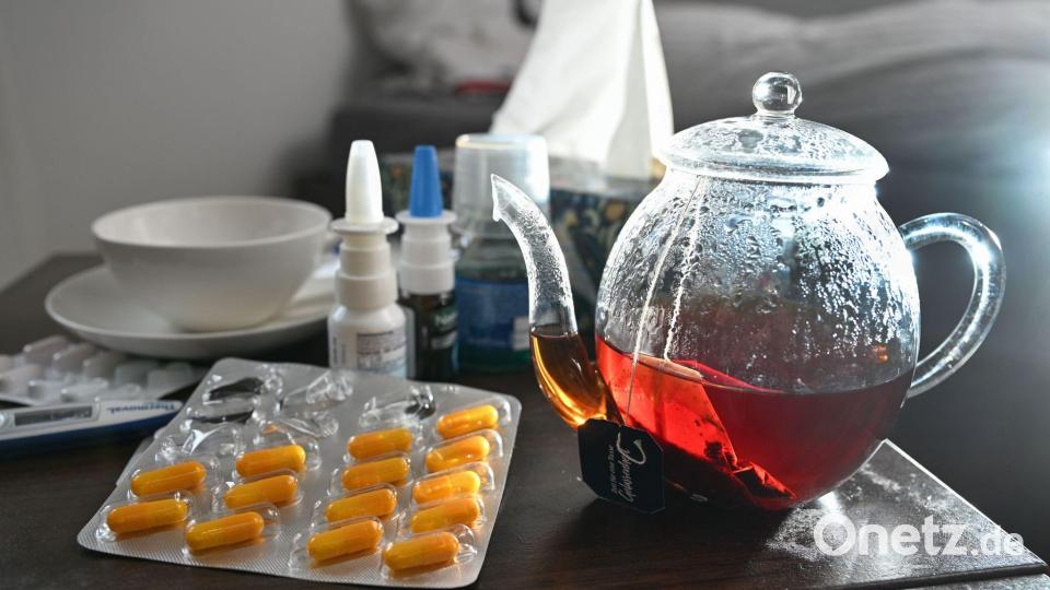 Im Schnitt fielen im vergangenen Jahr AOK-Versicherte in Bayern 21,1 Tage wegen Krankheit aus. (Symboldbild) Bild: Bernd Weißbrod/dpa