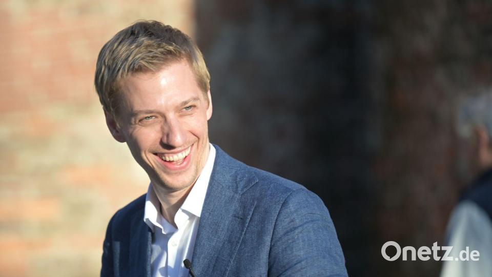 Der Erfolg bei der Kommunalwahl versetzte Dominik Krause und seine Grünen in Jubelstimmung. (Archivbild) Bild: Malin Wunderlich/dpa