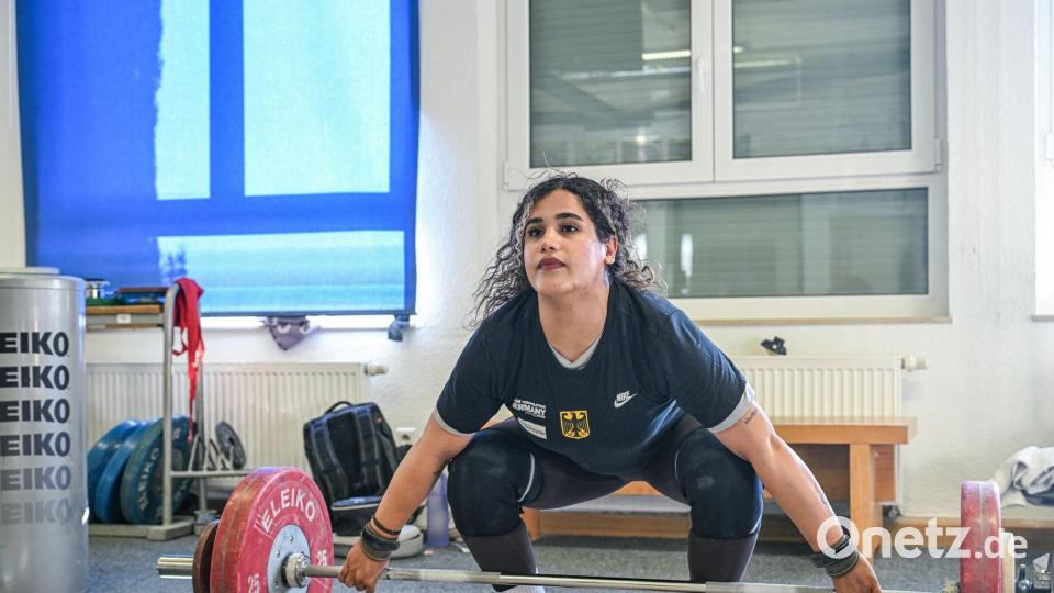 Gewichtheberin Yekta Jamali bangt um ihre Familie im Iran. (Archivbild) Bild: Jason Tschepljakow/dpa