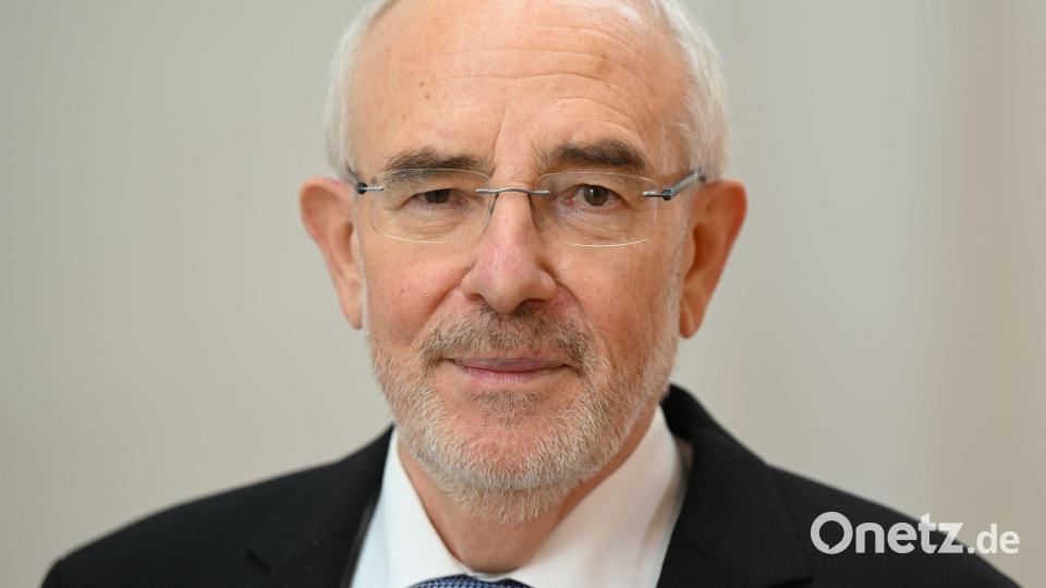 Alexander Roßnagel fordert, bei der Umsetzung von Altersbeschränkungen auf den Datenschutz zu achten. (Archivbild) Bild: Arne Dedert/dpa