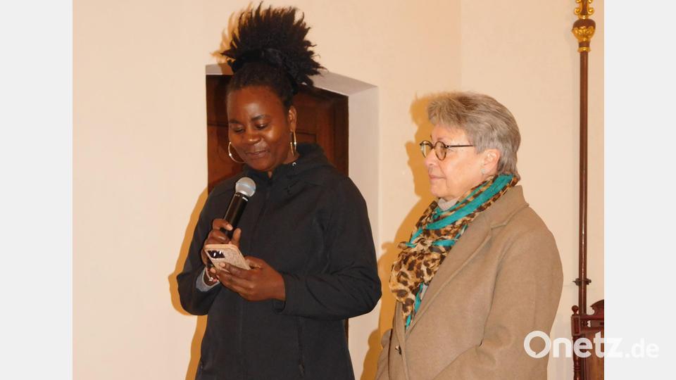 Miriam Matemba und Pfarrerin Friedrike Steiner stellen die Arbeit der Kindernothilfe vor. Bild: whü