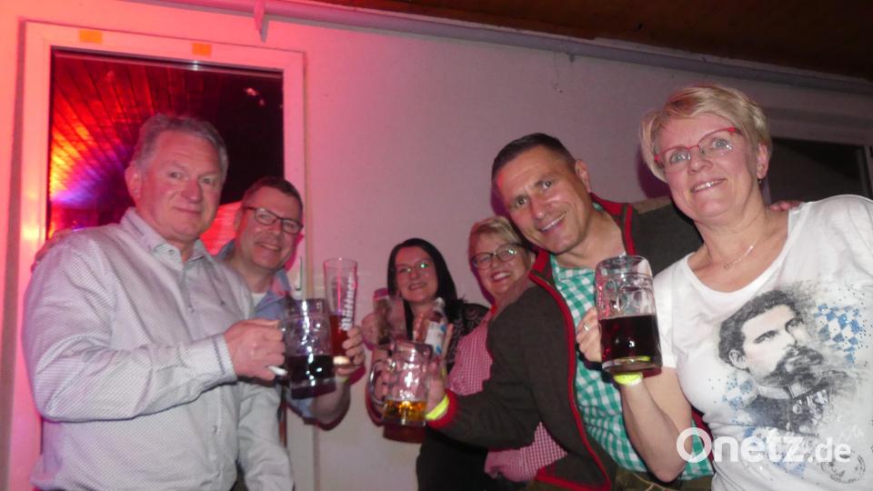 Der Schirmherrntisch in bester Laune Bild: rn