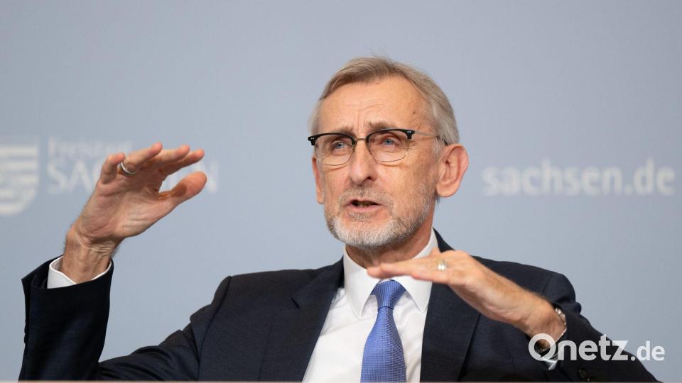 Armin Schuster wünscht sich mehr Tempo beim Thema Stadionverbote. (Archivbild) Bild: Sebastian Kahnert/dpa