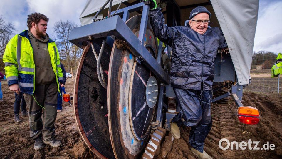 Umweltminister Till Backhaus  forste auf. Bild: Jens Büttner/dpa
