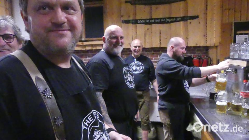 Die Männer an der Zapfstelle waren stets stark gefordert. Bild: rn