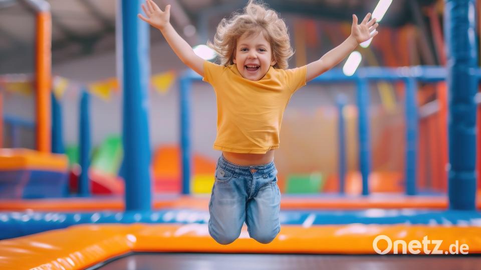 Im MegaFun gibt es jede Menge Trampoline. Bild: Yuliya Zarubina - stock.adobe.com