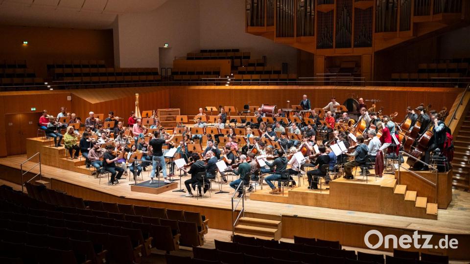 Die Proben für die Jubiläumsgala laufen. Bild: Daniel Vogl/dpa