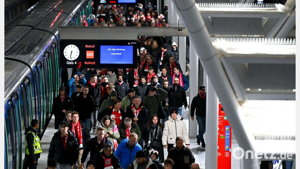 Wer zur Allianz Arena will, fährt in der Regel mit der U-Bahn. (Archivbild) Bild: Sven Hoppe/dpa